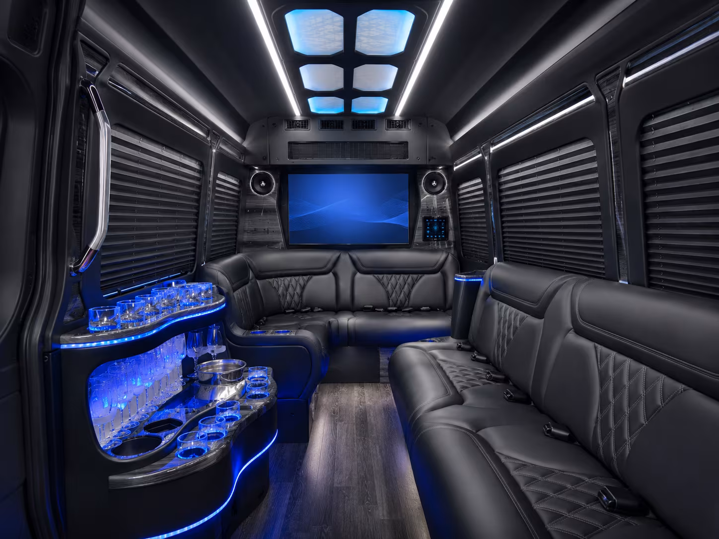 everett 50 passenger party bus